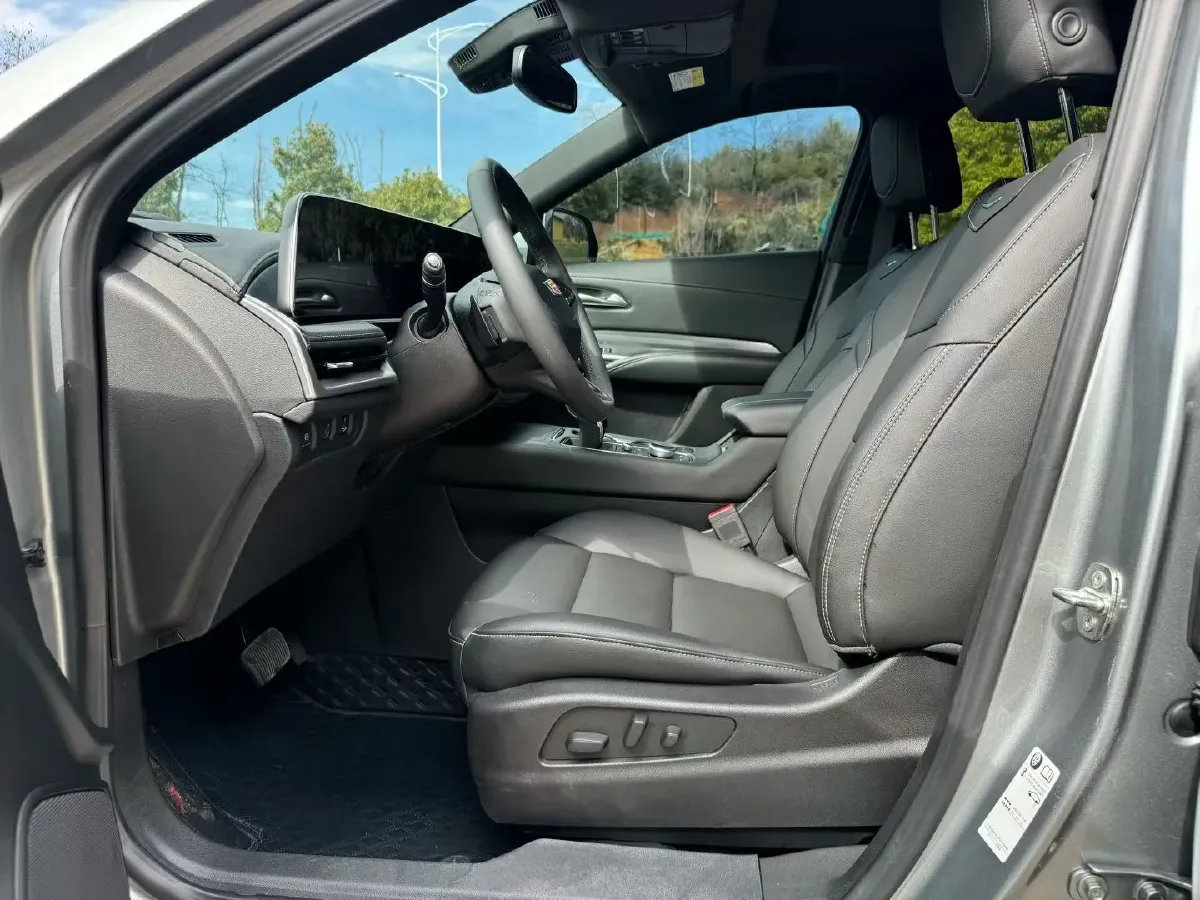 2024 Cadillac XT4 2.0T 237HP L4 9AT,autocango,china used car exporter,china ev exporter,chinese used car exporter,chinese used ev exporter