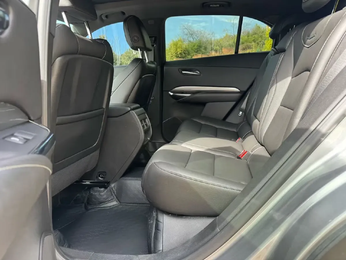 2024 Cadillac XT4 2.0T 237HP L4 9AT,autocango,china used car exporter,china ev exporter,chinese used car exporter,chinese used ev exporter