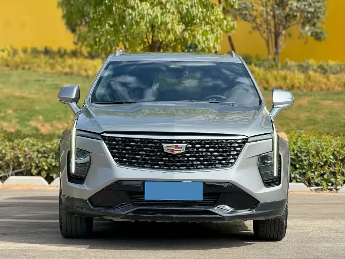 2024 Cadillac XT4 2.0T 237HP L4 9AT,autocango,china used car exporter,china ev exporter,chinese used car exporter,chinese used ev exporter