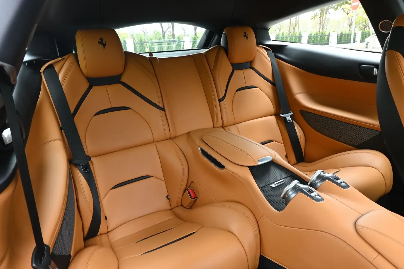 2017 Ferrari GTC4 Lusso 3.9T 609HP V8 7DCT,autocango,china used car exporter,china ev exporter,chinese used car exporter,chinese used ev exporter