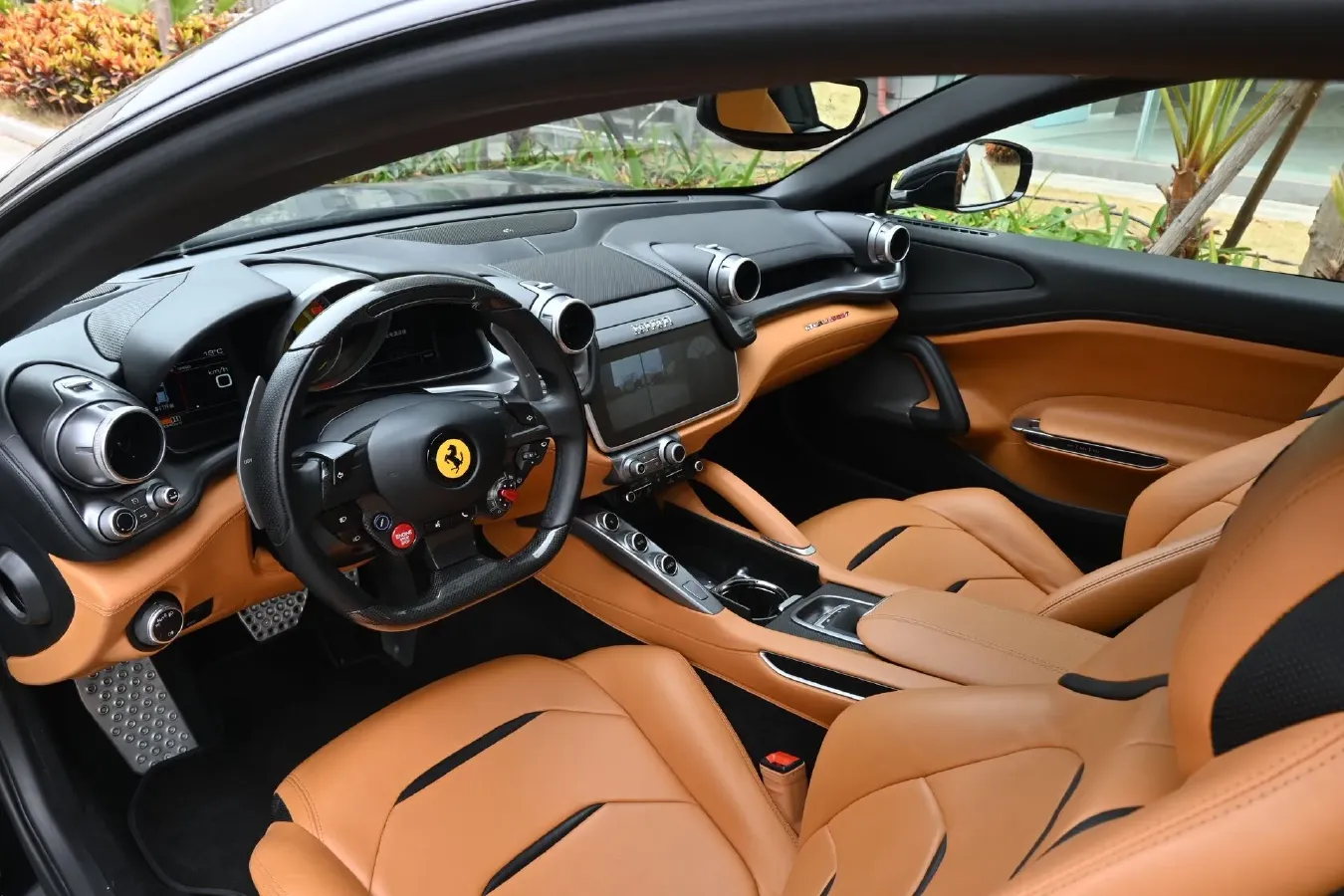 2017 Ferrari GTC4 Lusso 3.9T 609HP V8 7DCT,autocango,china used car exporter,china ev exporter,chinese used car exporter,chinese used ev exporter