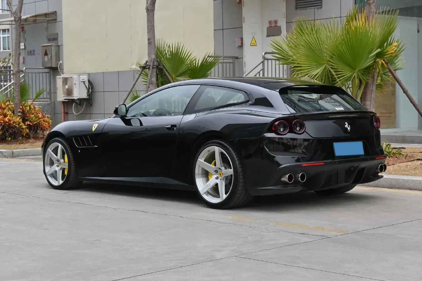 2017 Ferrari GTC4 Lusso 3.9T 609HP V8 7DCT,autocango,china used car exporter,china ev exporter,chinese used car exporter,chinese used ev exporter