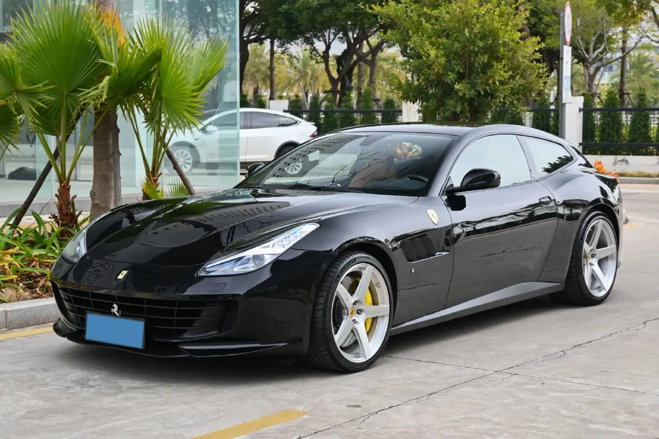 2017 Ferrari GTC4 Lusso 3.9T 609HP V8 7DCT
