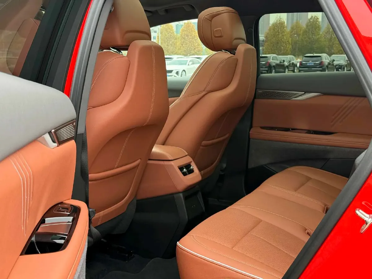 2024 Cadillac OPTIQ BEV 79.7KWH,autocango,china used car exporter,china ev exporter,chinese used car exporter,chinese used ev exporter