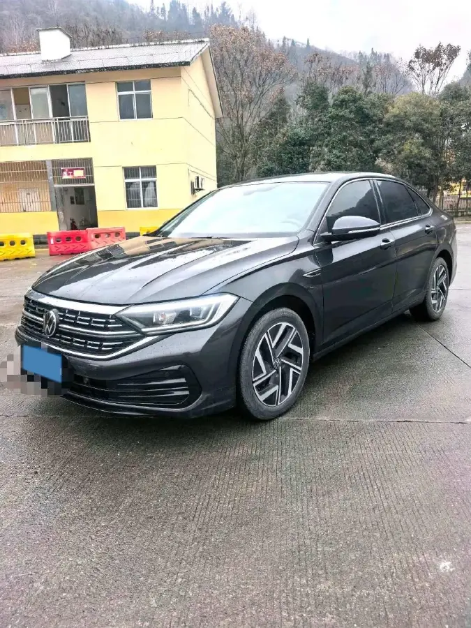 2023 Volkswagen Sagitar 1.5T 160HP L4 7DCT