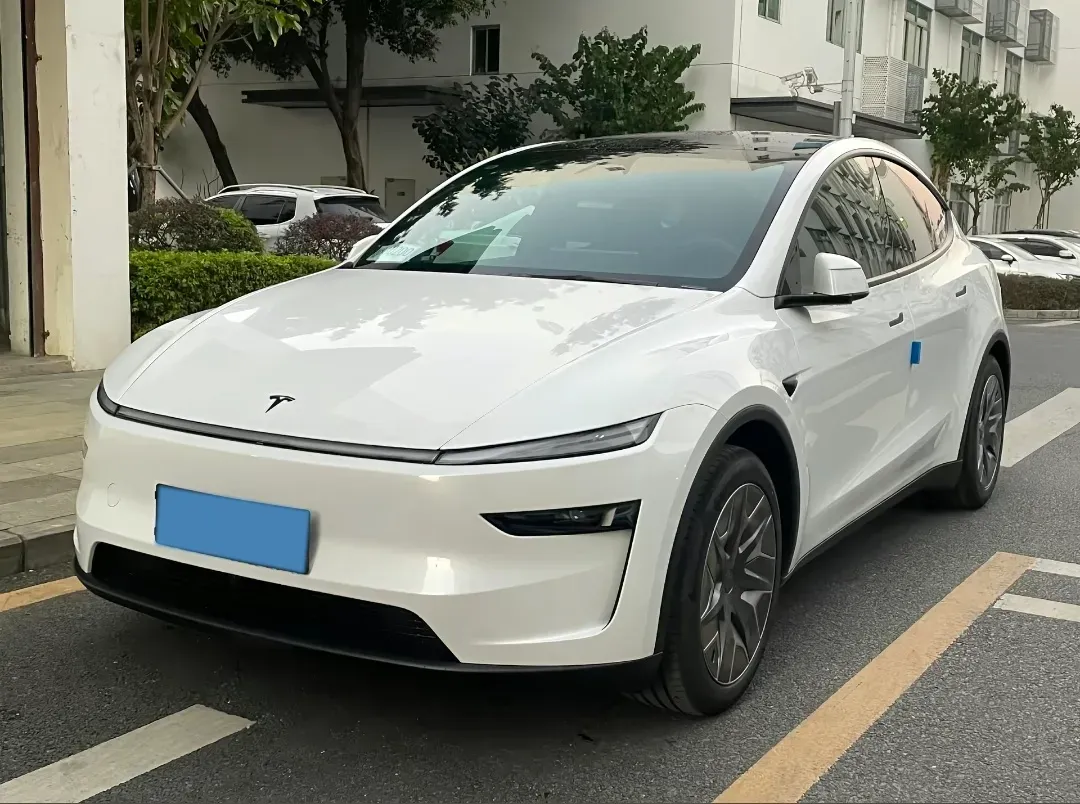 2025 Tesla Model Y L BEV,autocango,china used car exporter,china ev exporter,chinese used car exporter,chinese used ev exporter