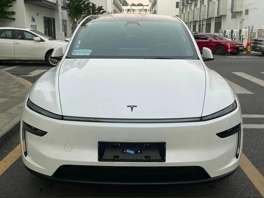 2025 Tesla Model Y L BEV,autocango,china used car exporter,china ev exporter,chinese used car exporter,chinese used ev exporter