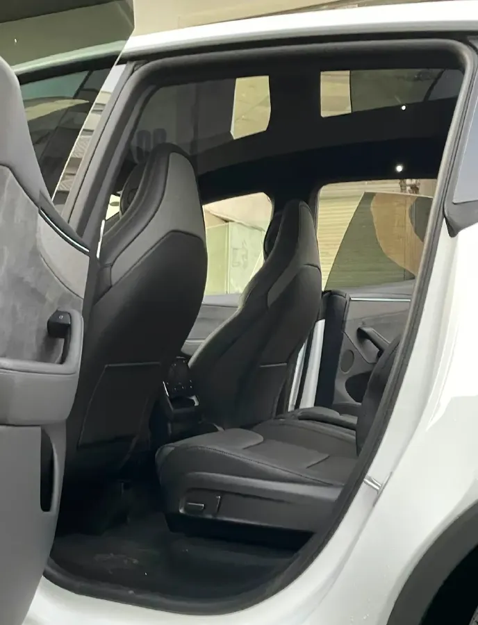 2025 Tesla Model Y L BEV,autocango,china used car exporter,china ev exporter,chinese used car exporter,chinese used ev exporter