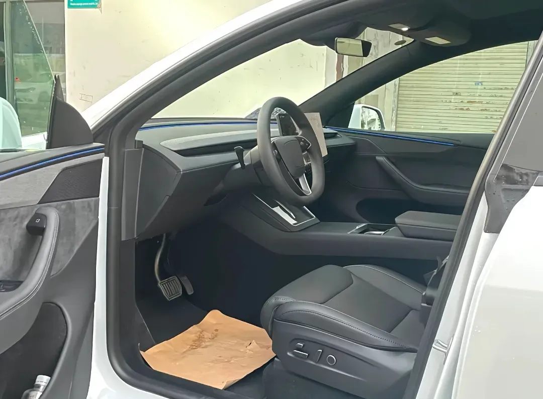 2025 Tesla Model Y L BEV,autocango,china used car exporter,china ev exporter,chinese used car exporter,chinese used ev exporter