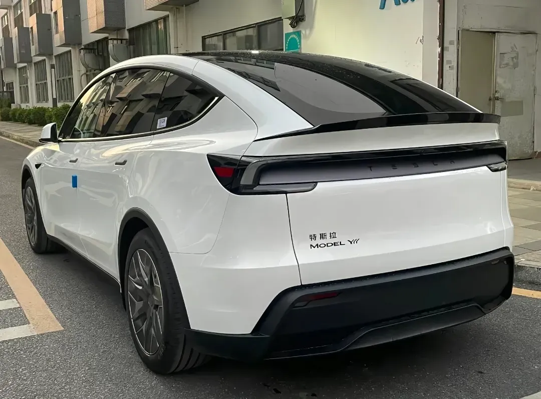 2025 Tesla Model Y L BEV,autocango,china used car exporter,china ev exporter,chinese used car exporter,chinese used ev exporter