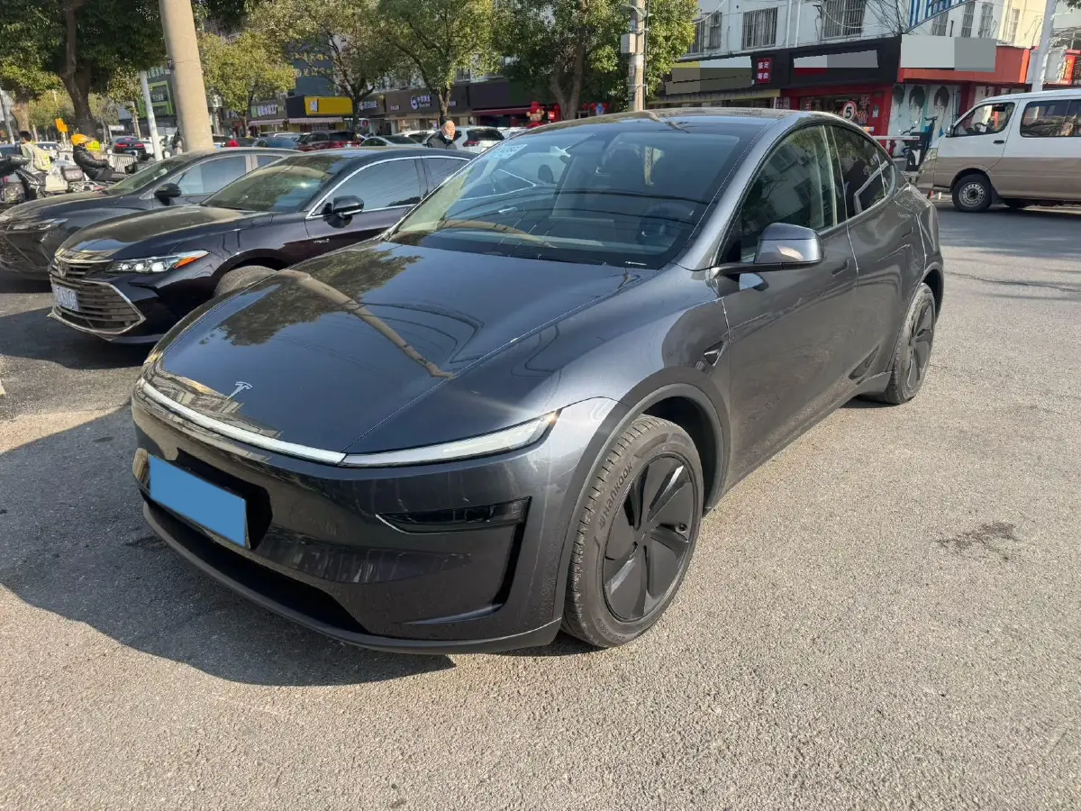 2025 Tesla Model Y BEV 78.4KWH