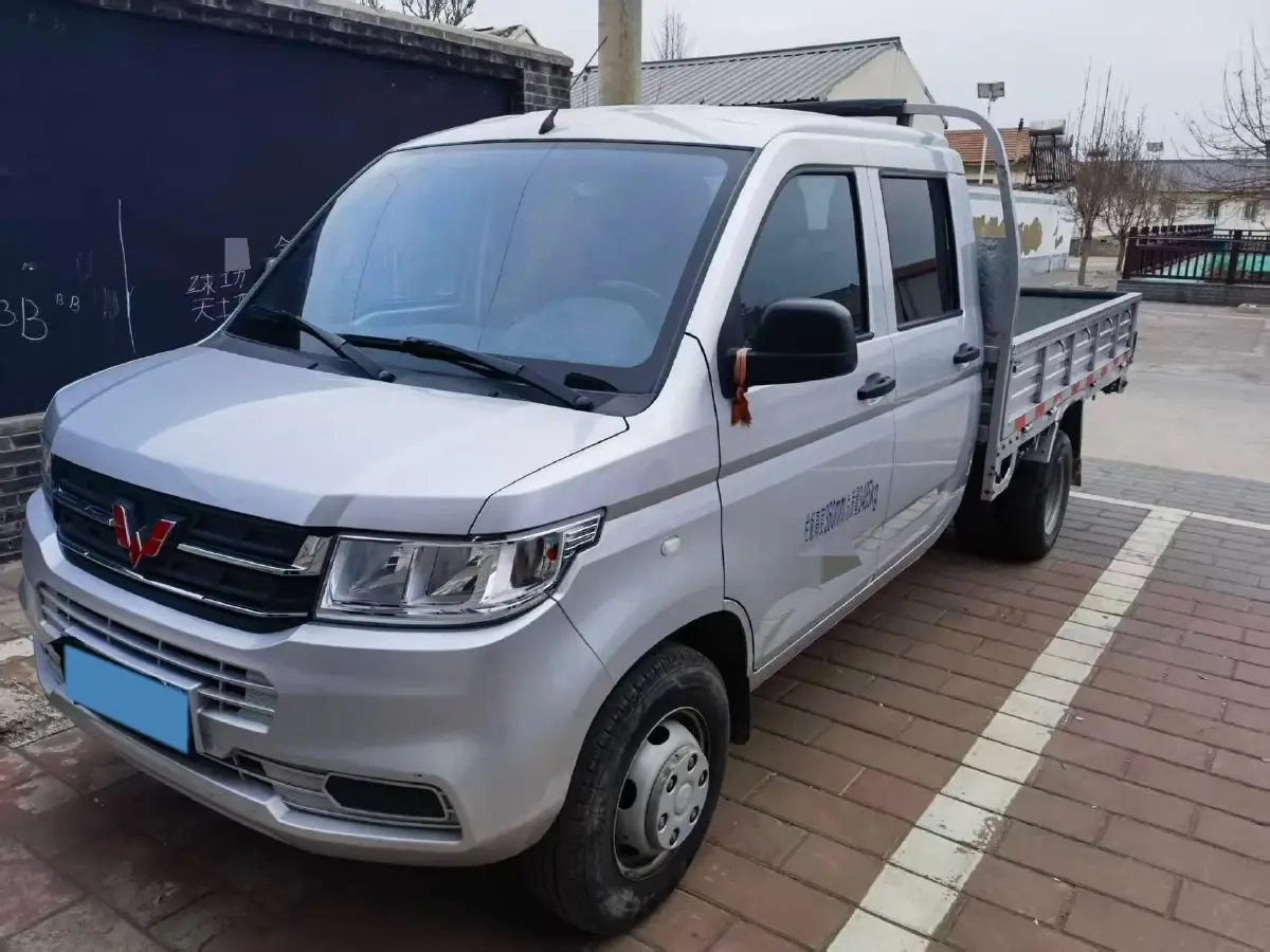 2023 WuLing RongGuang New Truck 2.0L 136HP L4 5MT