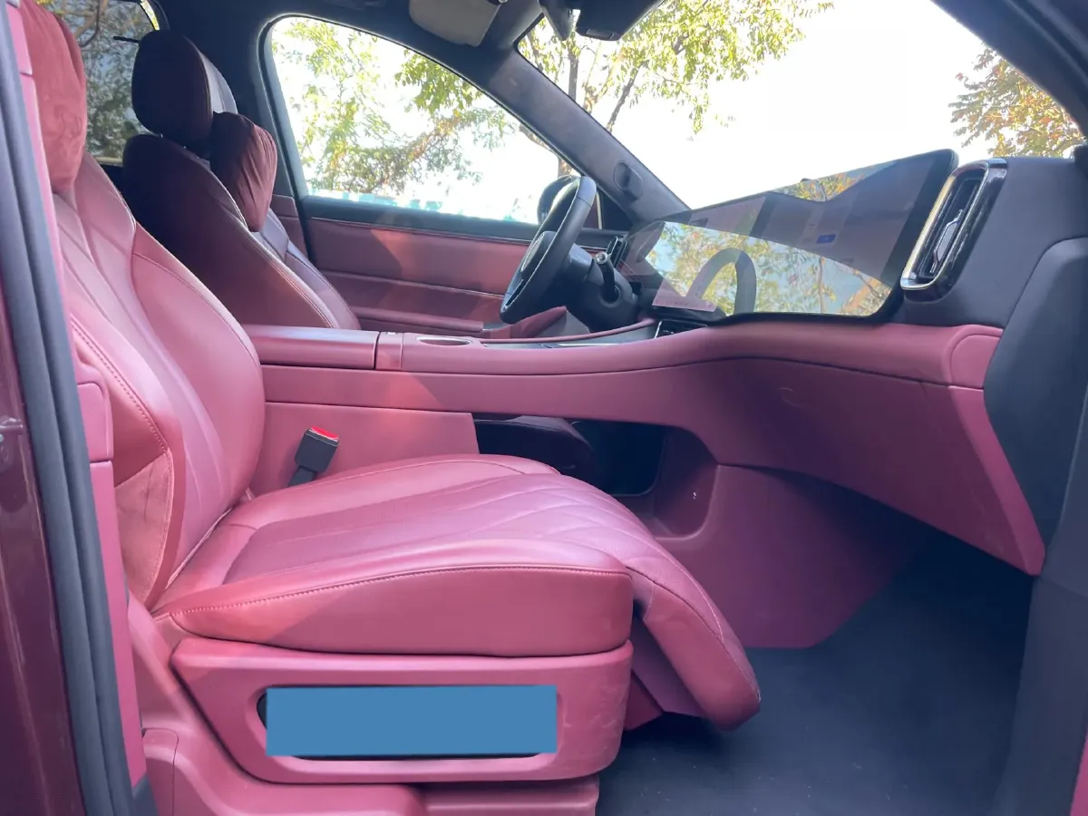 2025 AITO AITO M8 REEV 160HP REEV 53.4KWH,autocango,china used car exporter,china ev exporter,chinese used car exporter,chinese used ev exporter