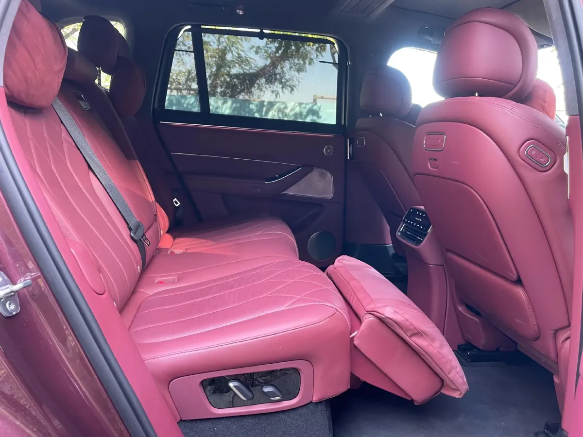 2025 AITO AITO M8 REEV 160HP REEV 53.4KWH,autocango,china used car exporter,china ev exporter,chinese used car exporter,chinese used ev exporter