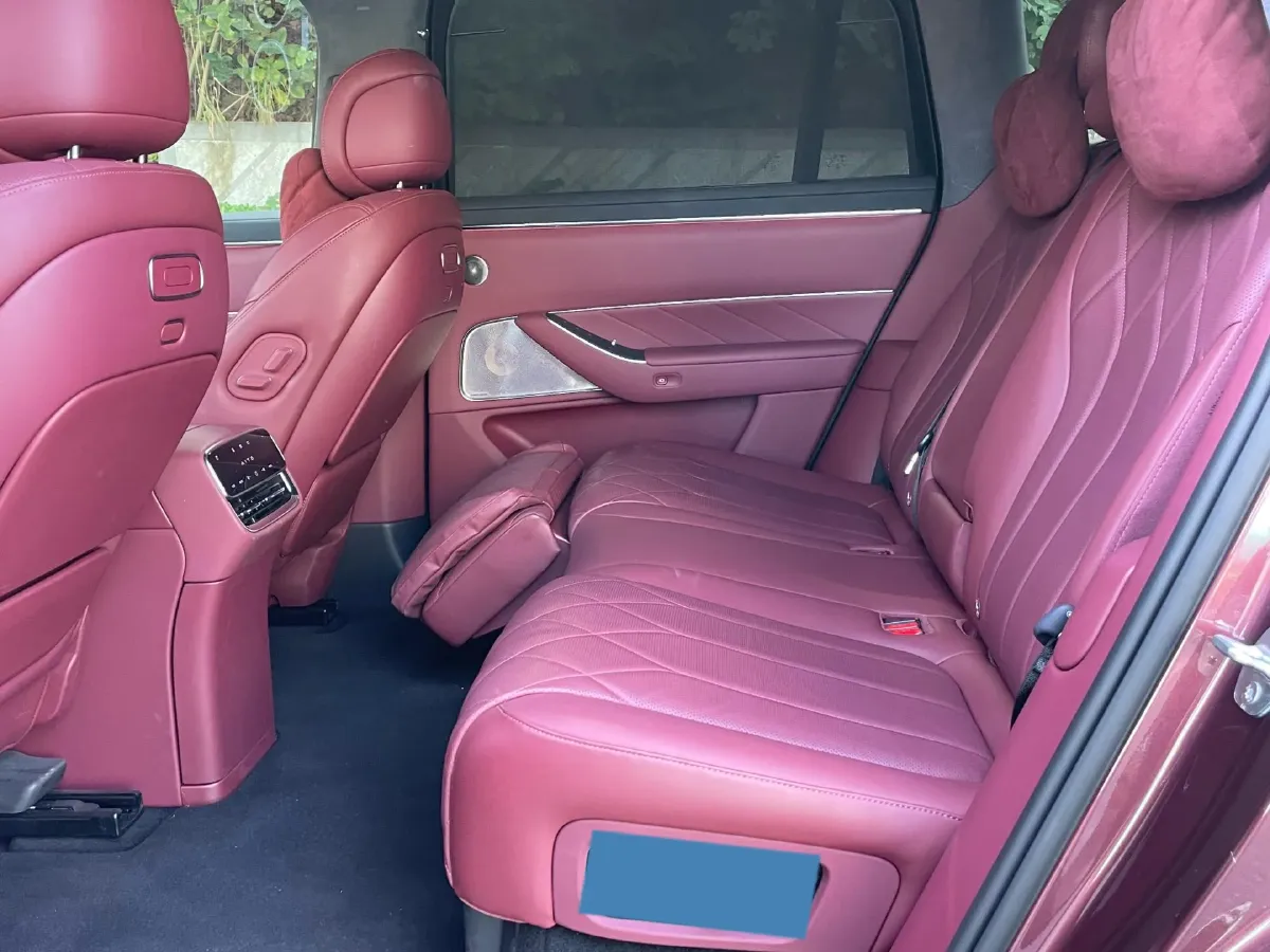 2025 AITO AITO M8 REEV 160HP REEV 53.4KWH,autocango,china used car exporter,china ev exporter,chinese used car exporter,chinese used ev exporter