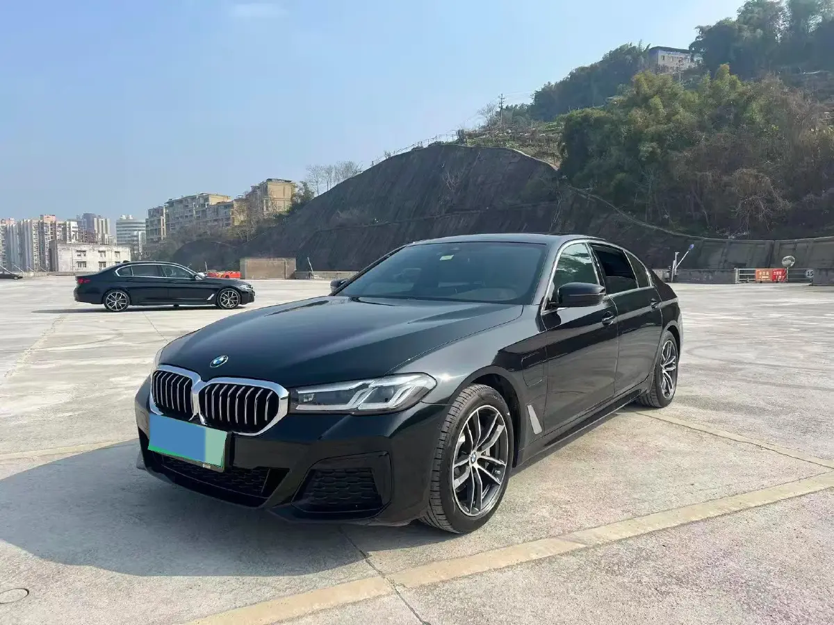 2021 BMW 5 Series 2.0T 184HP L4 8AT PHEV 17.7KWH