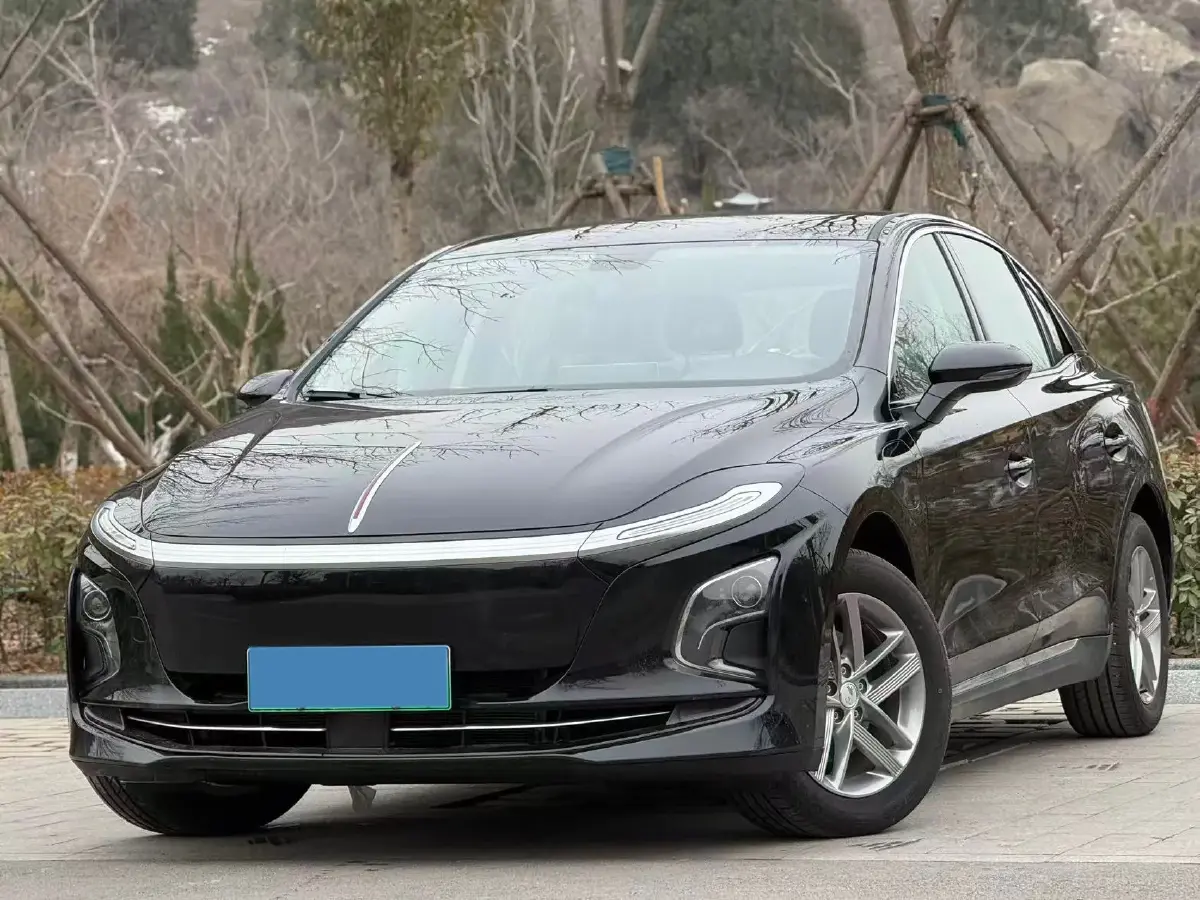 2025 HongQi E-QM5 BEV