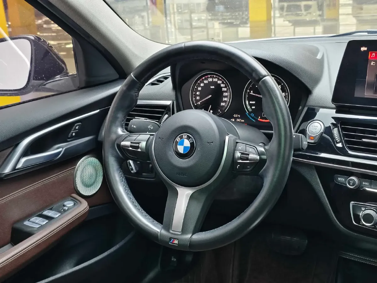 2022 BMW 1 Series 1.5T 140HP L3 7DCT,autocango,china used car exporter,china ev exporter,chinese used car exporter,chinese used ev exporter