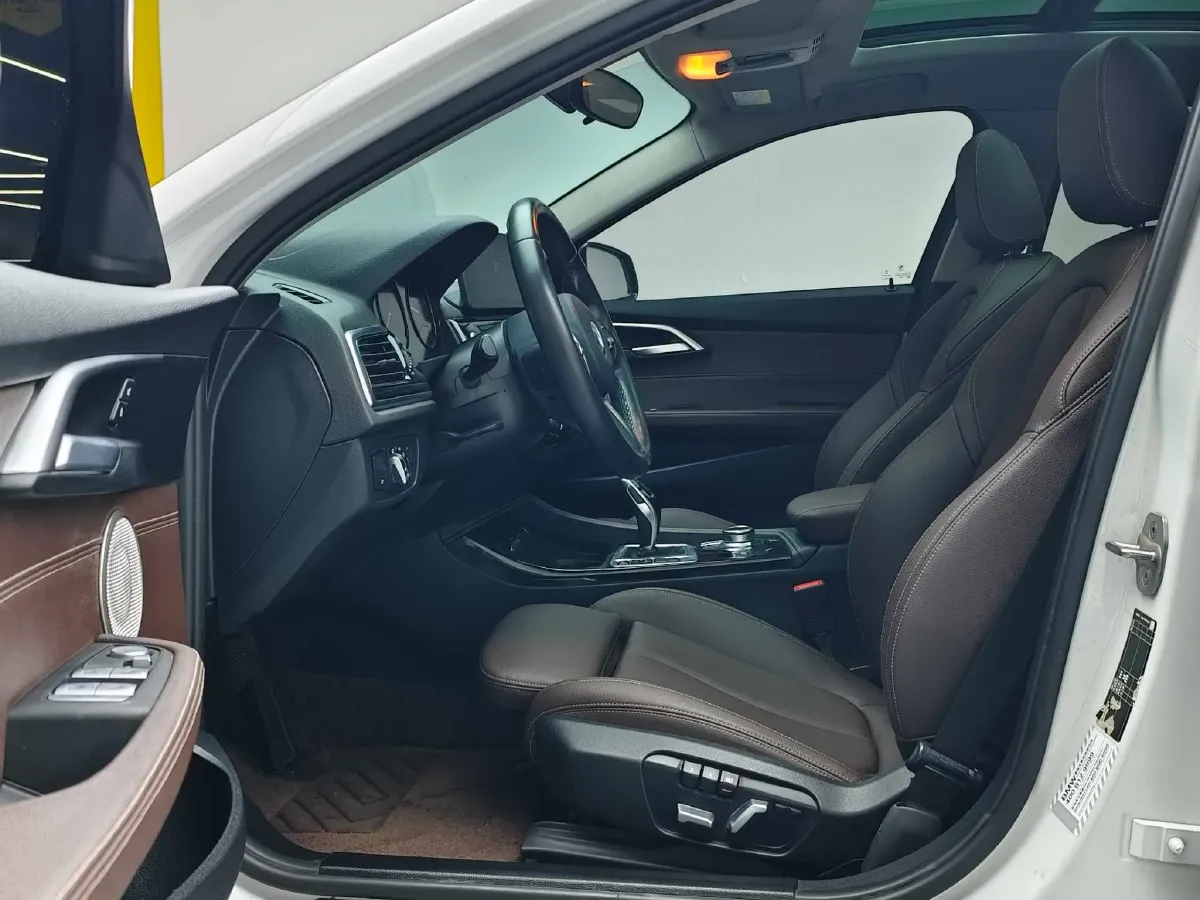 2022 BMW 1 Series 1.5T 140HP L3 7DCT,autocango,china used car exporter,china ev exporter,chinese used car exporter,chinese used ev exporter