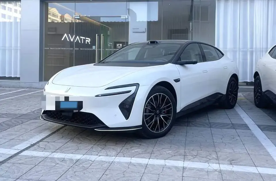 2025 Avatr 06 REEV 156HP REEV