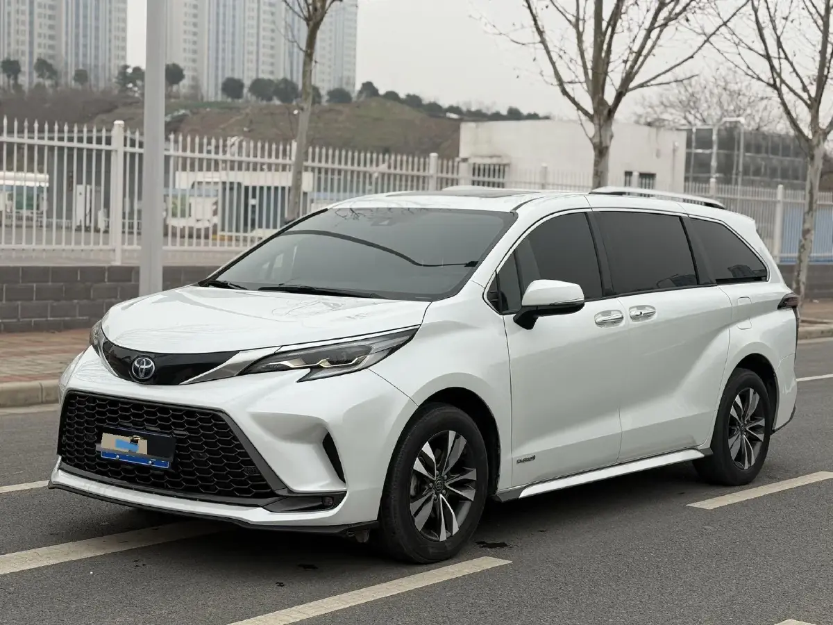 2023 Toyota Granvia 2.5L 189HP L4 E-CVT Hybrid