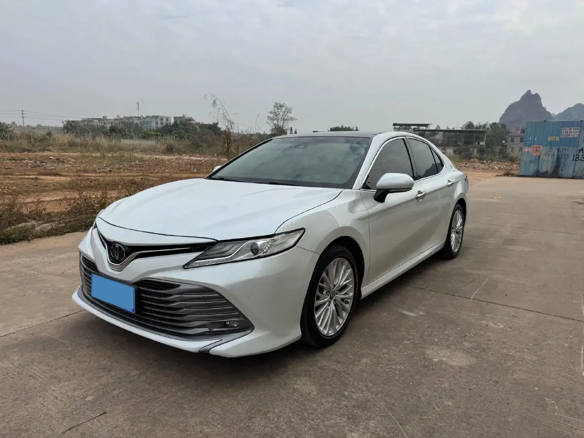 2019 Toyota Camry 2.5L 209HP L4 8AT