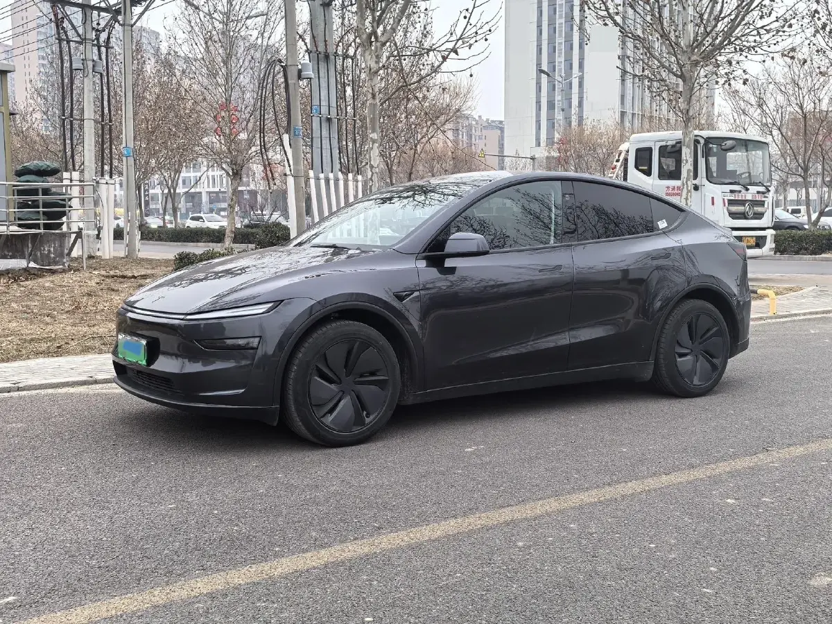2025 Tesla Model Y BEV 78.4KWH