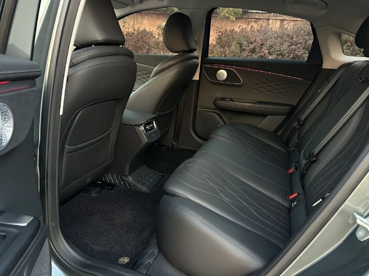 2025 Fulwin FulwinA8L 1.5T 156HP L4 1DHT PHEV 18.67KWH,autocango,china used car exporter,china ev exporter,chinese used car exporter,chinese used ev exporter