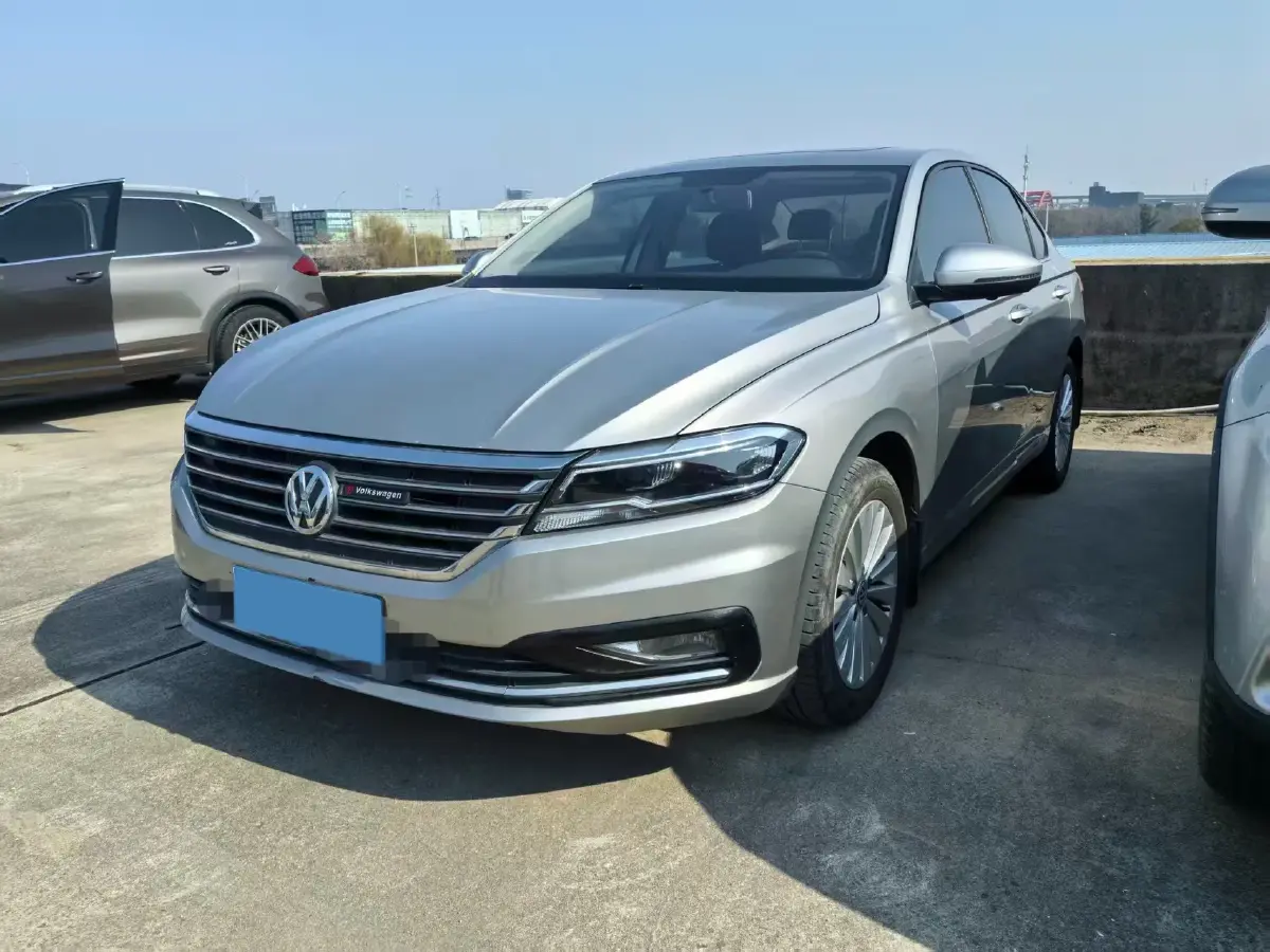 2019 Volkswagen Sagitar 1.2T 116HP L4 7DCT