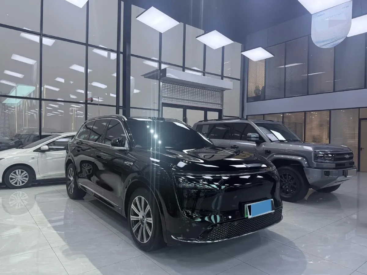 2025 AITO AITO M8 REEV 160HP REEV 53.4KWH,autocango,china used car exporter,china ev exporter,chinese used car exporter,chinese used ev exporter
