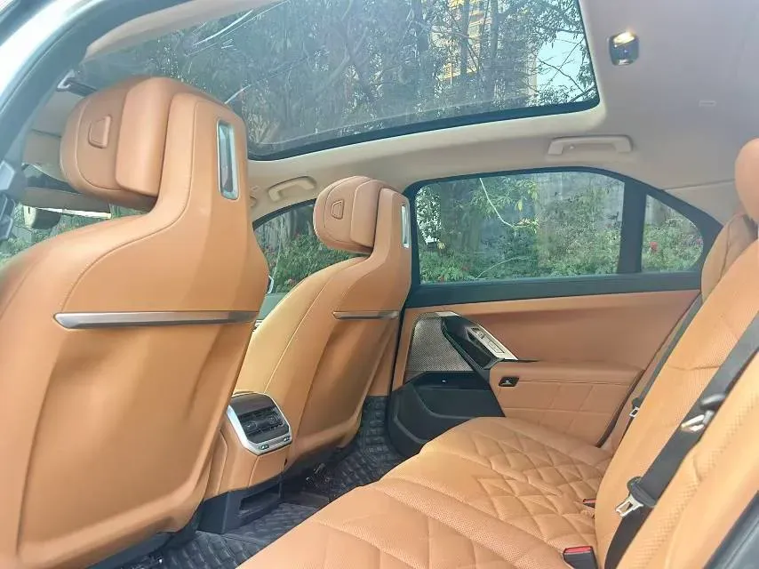 2023 BMW 7 Series 3.0T 272HP L6 8AT,autocango,china used car exporter,china ev exporter,chinese used car exporter,chinese used ev exporter