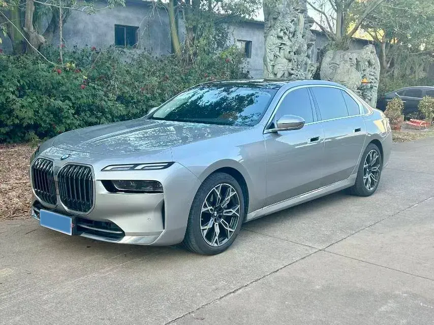 2023 BMW 7 Series 3.0T 272HP L6 8AT