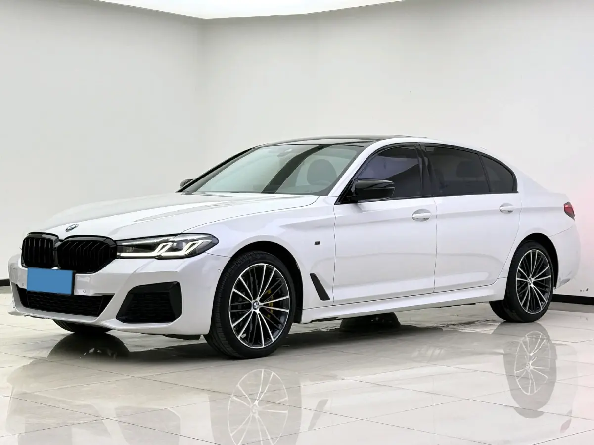 2022 BMW 5 Series 2.0T 252HP L4 8AT