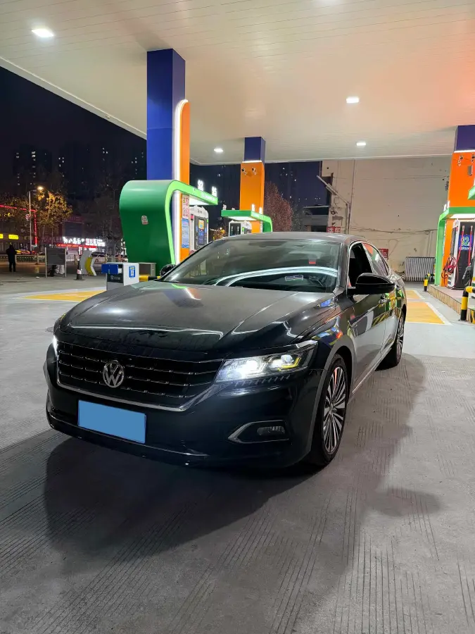 2020 Volkswagen Passat 2.0T 220HP L4 7DCT