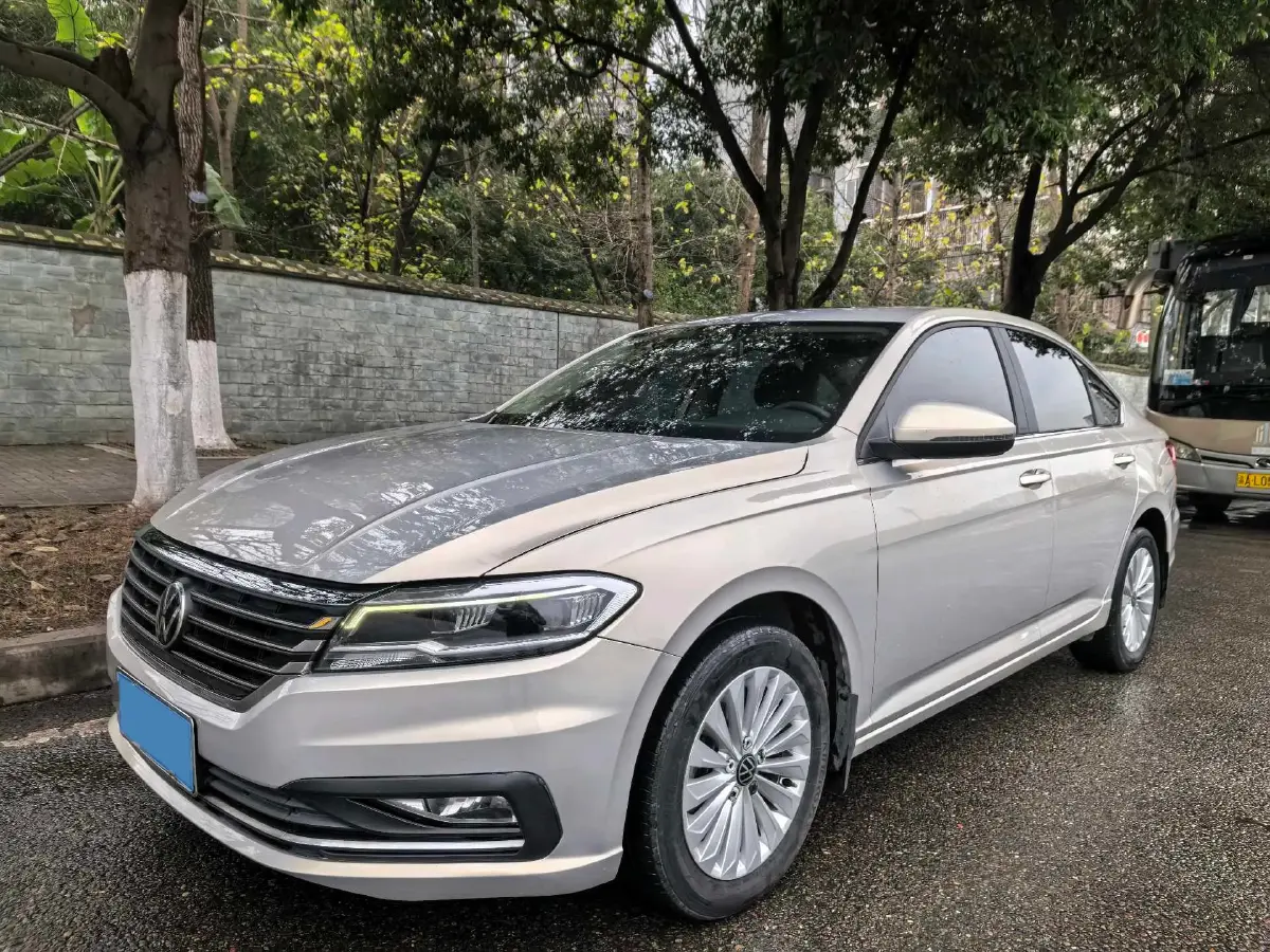 2019 Volkswagen Sagitar 1.2T 116HP L4 7DCT