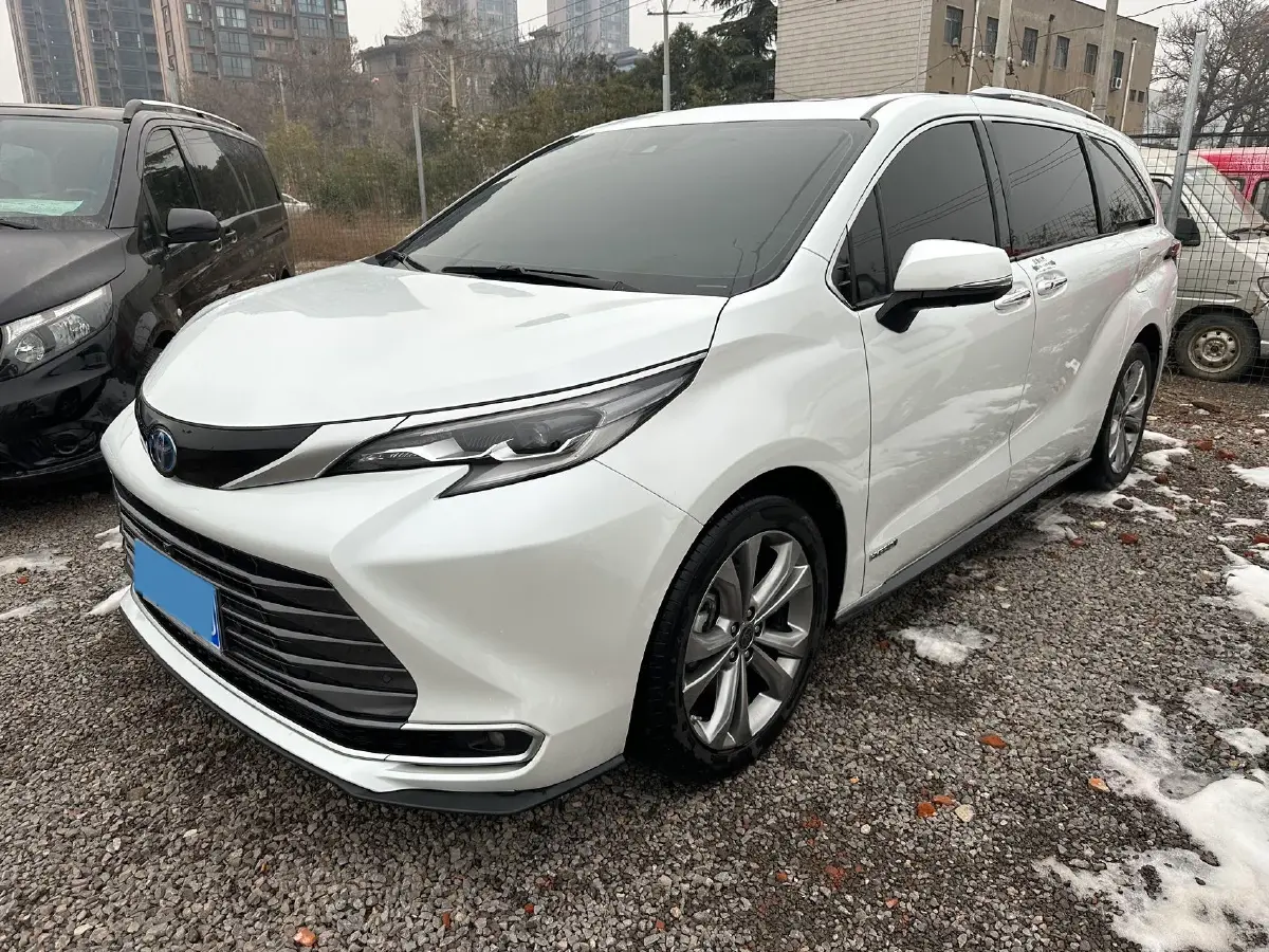 2023 Toyota Sienna 2.5L 189HP L4 E-CVT Hybrid