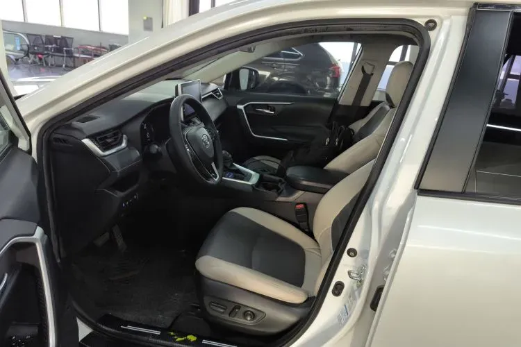 2021 Toyota RAV4 2.0L 171HP L4 CVT,autocango,china used car exporter,china ev exporter,chinese used car exporter,chinese used ev exporter