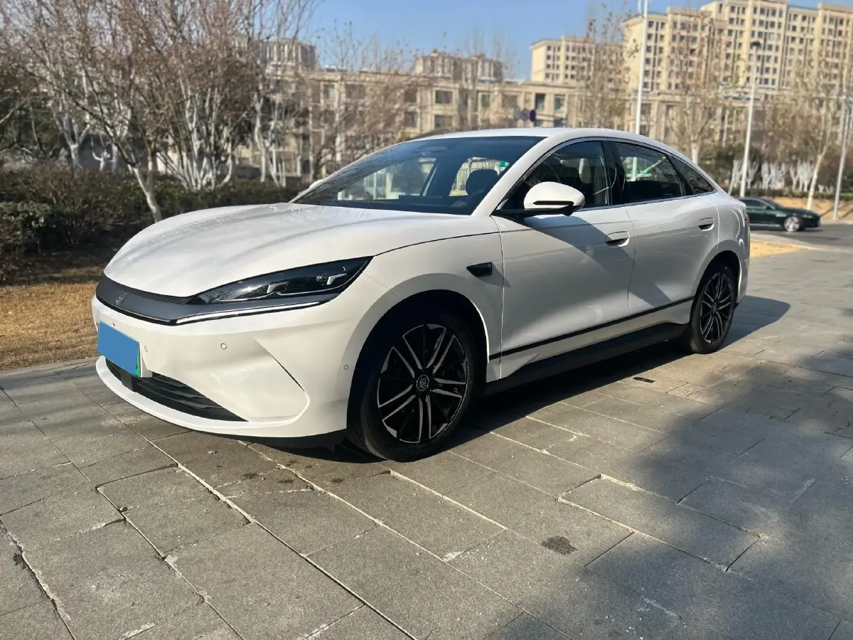 2025 BYD QinL BEV
