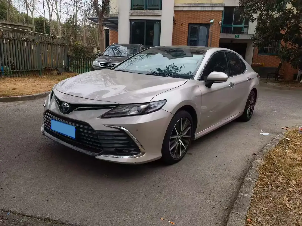 2021 Toyota Camry 2.5L 209HP L4 8AT