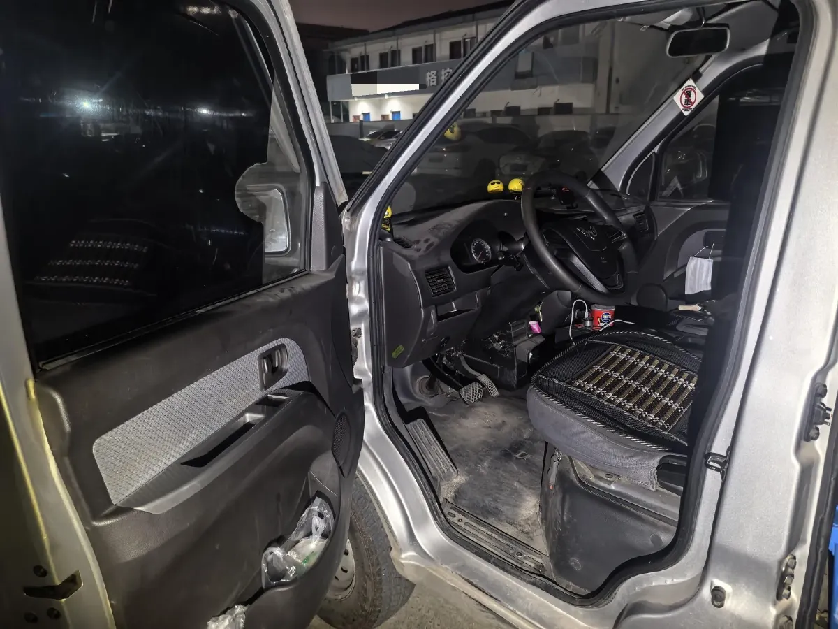 2022 WuLing RongGuang Mini Truck EV BEV 41.5KWH,autocango,china used car exporter,china ev exporter,chinese used car exporter,chinese used ev exporter