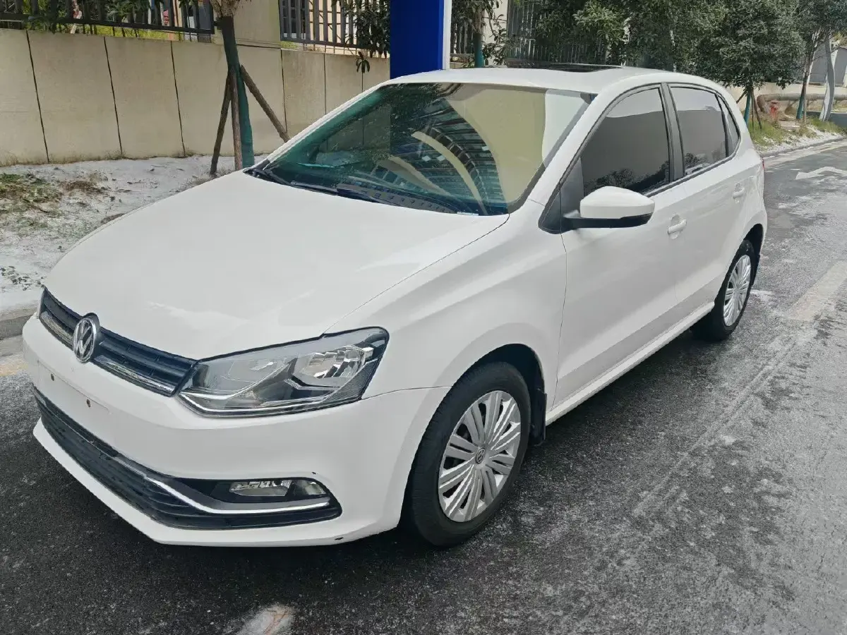 2016 Volkswagen Polo 1.6L 110HP L4 6AT