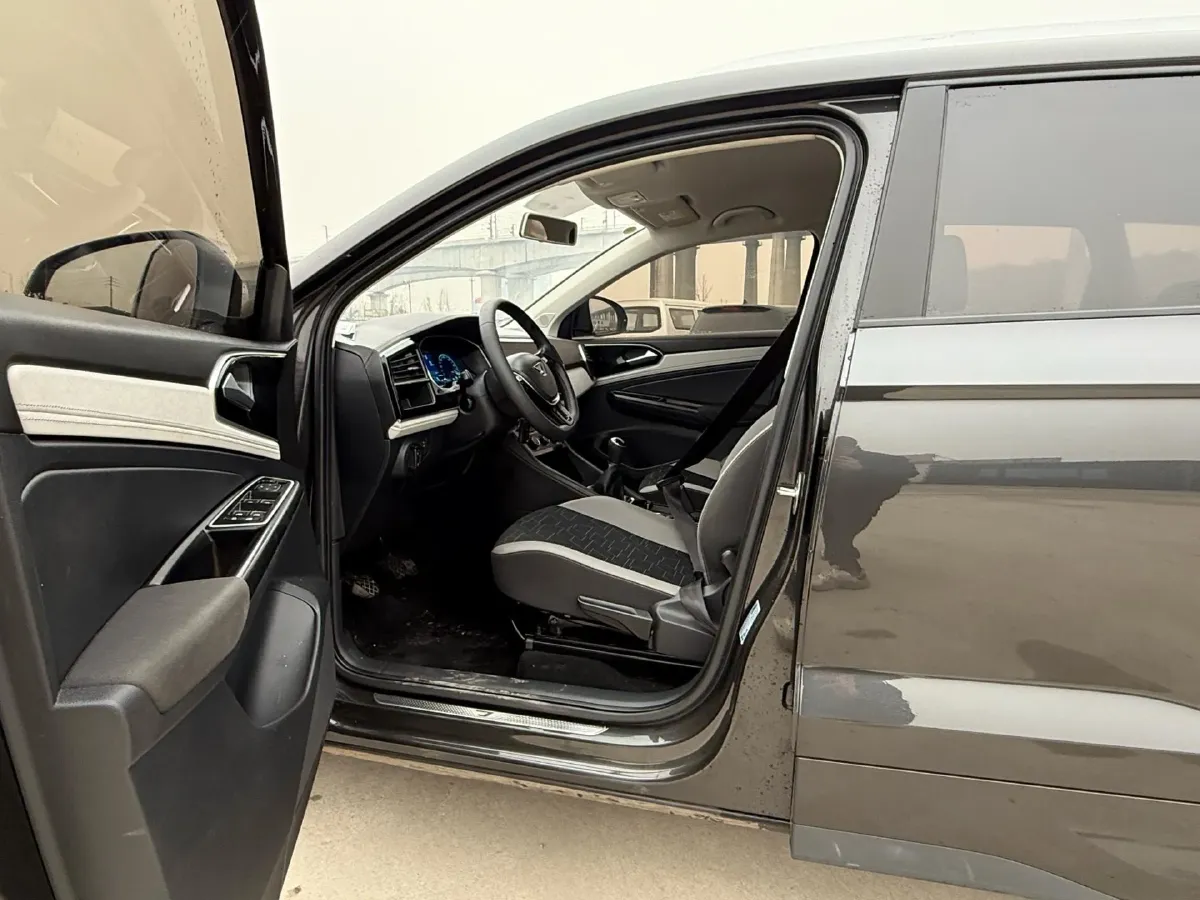 2024 Dongfeng RuiQi6 pro 2.3T 147HP L4 6MT,autocango,china used car exporter,china ev exporter,chinese used car exporter,chinese used ev exporter