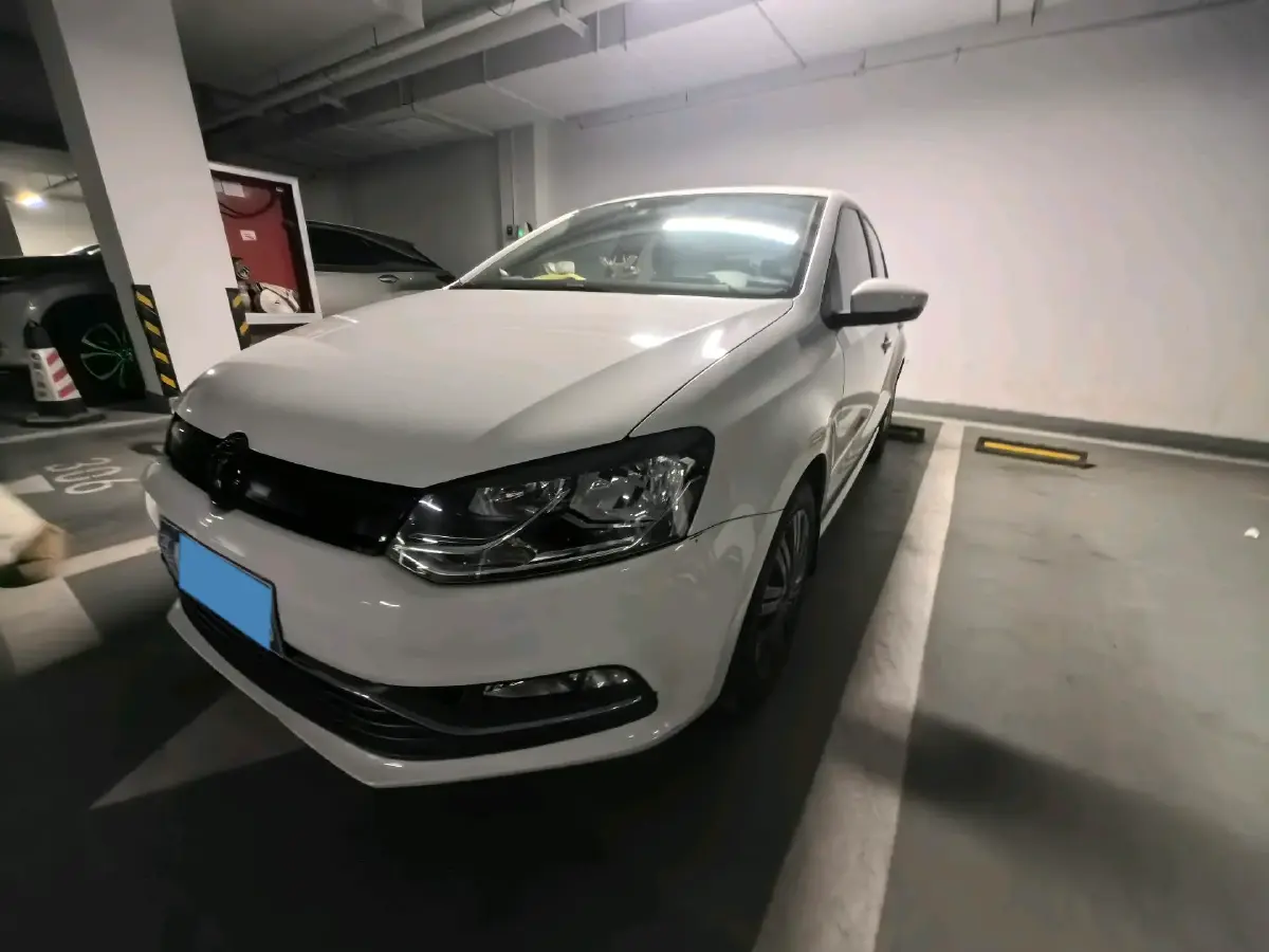 2016 Volkswagen Polo 1.6L 110HP L4 6AT
