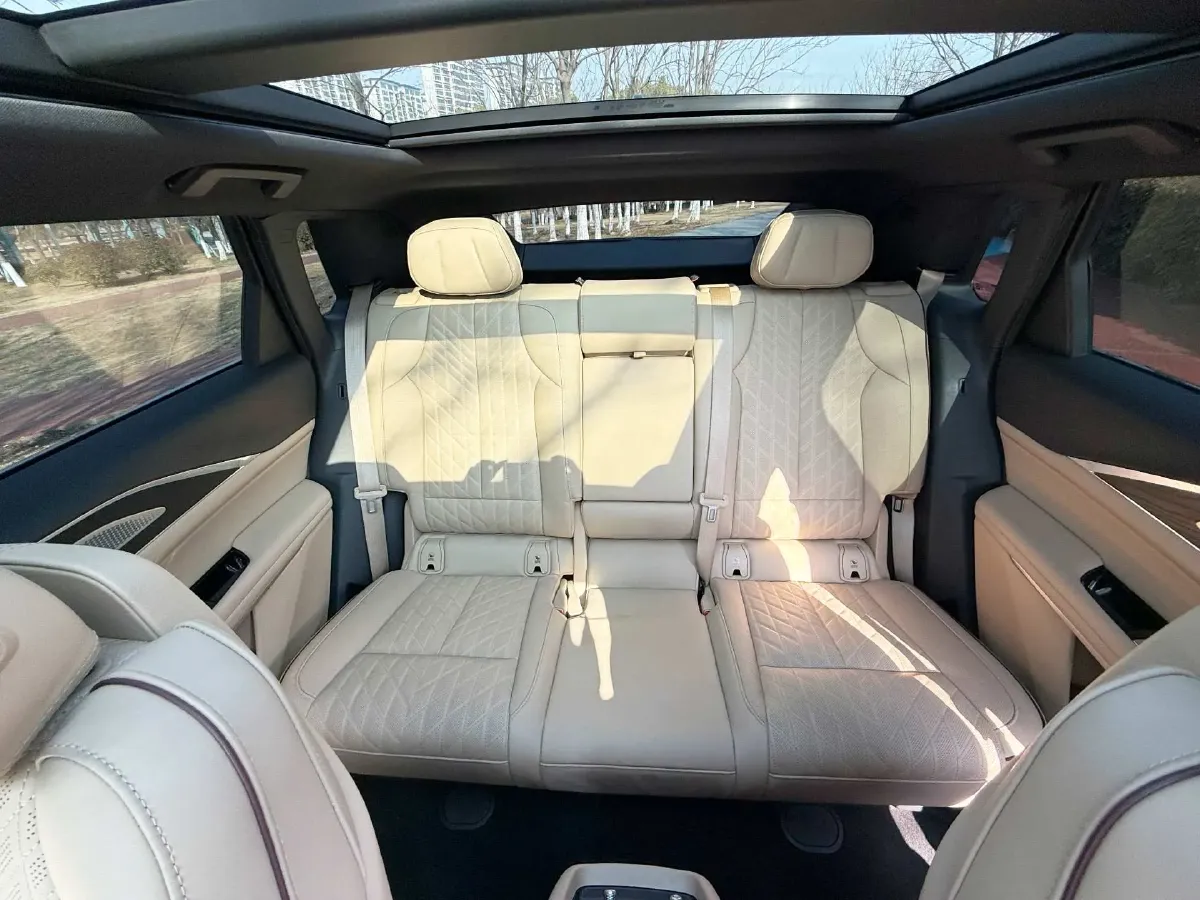 2022 Cadillac IQ Lyriq BEV 95.7KWH,autocango,china used car exporter,china ev exporter,chinese used car exporter,chinese used ev exporter