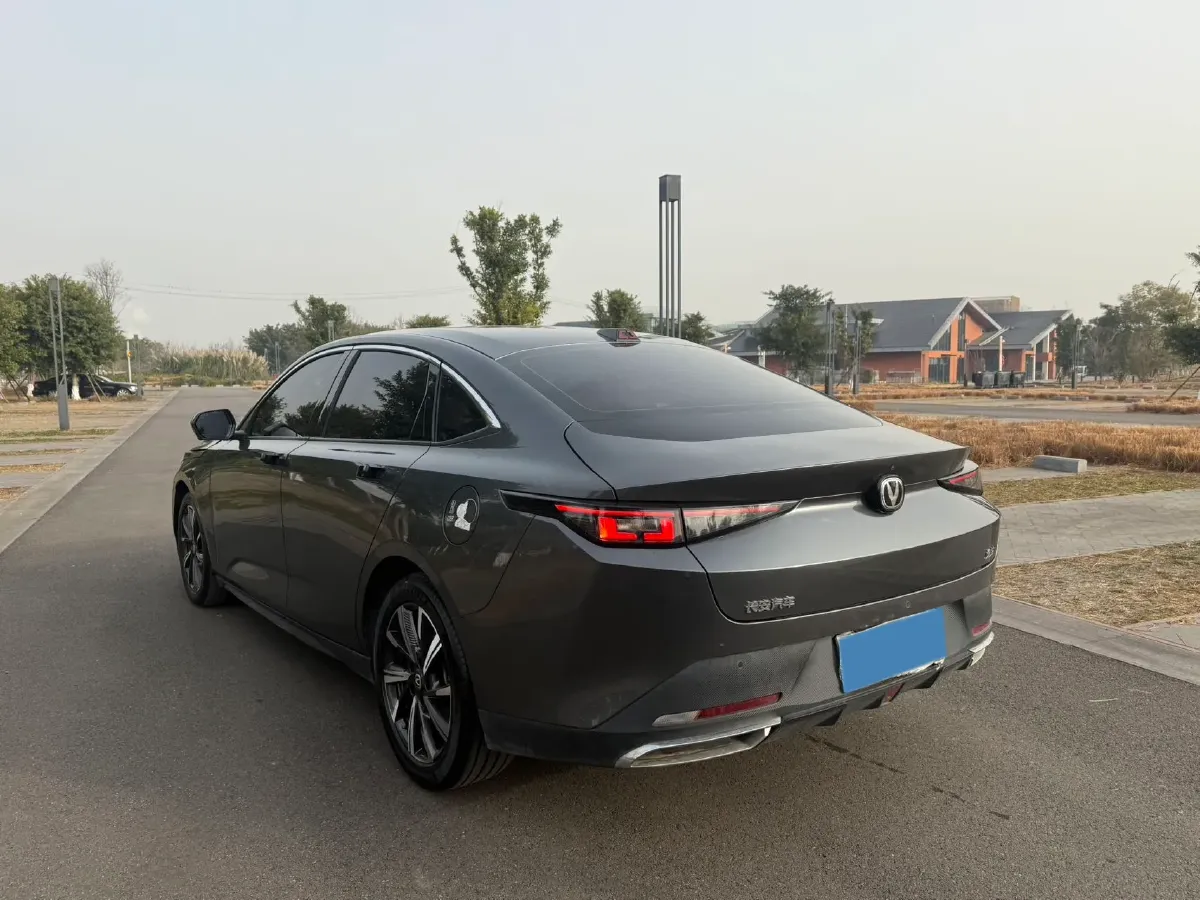 2023 ChangAn Lamore 1.5T 170HP L4 7DCT,autocango,china used car exporter,china ev exporter,chinese used car exporter,chinese used ev exporter