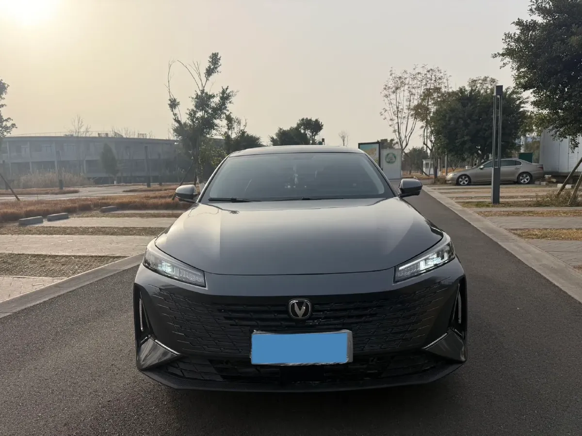 2023 ChangAn Lamore 1.5T 170HP L4 7DCT,autocango,china used car exporter,china ev exporter,chinese used car exporter,chinese used ev exporter