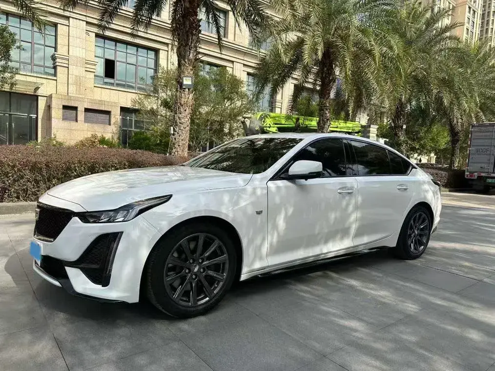 2023 Cadillac CT5 2.0T 237HP L4 10AT