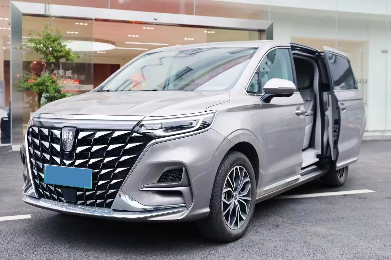 2025 Roewe iMAX8 1.5T 150HP L4 1DHT PHEV 24.7KWH