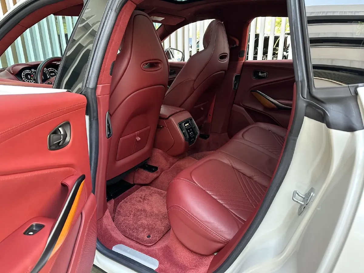 2021 Aston Martin DBX 4.0T 550HP V8 9AT,autocango,china used car exporter,china ev exporter,chinese used car exporter,chinese used ev exporter