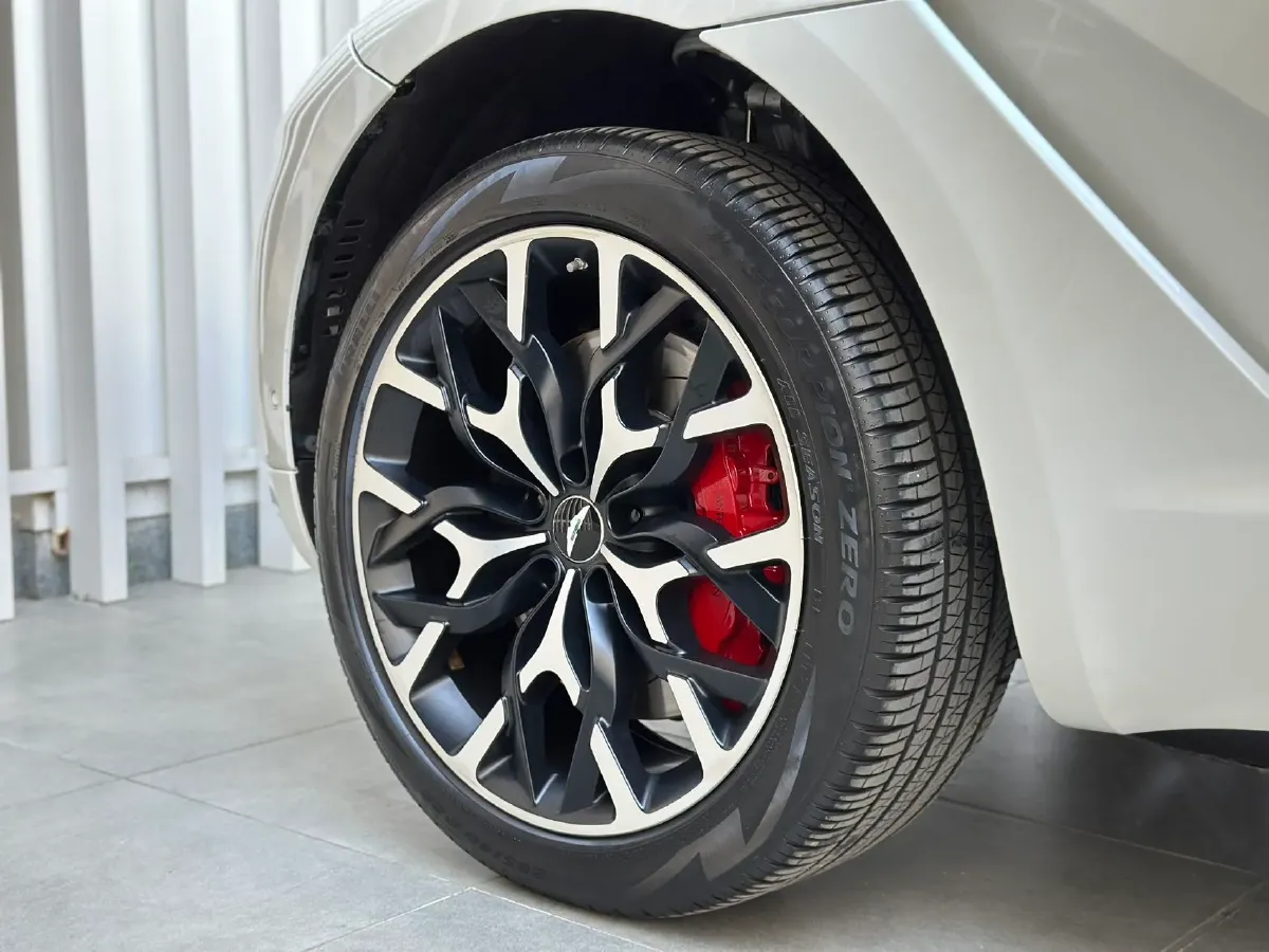 2021 Aston Martin DBX 4.0T 550HP V8 9AT,autocango,china used car exporter,china ev exporter,chinese used car exporter,chinese used ev exporter